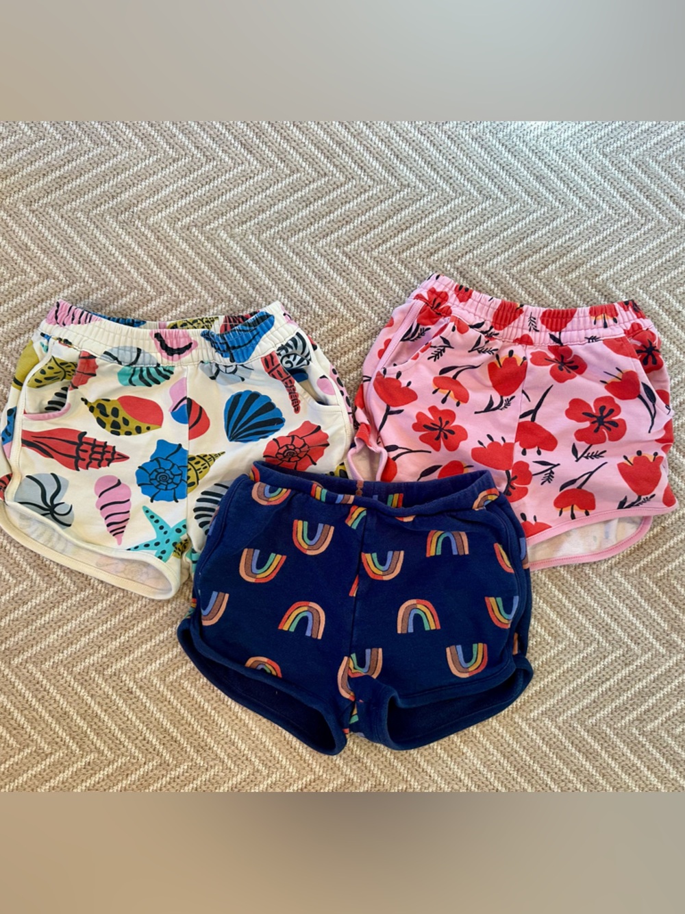 Hanna Andersson Kids Shorts - Navy Rainbow, Pink Floral, White Seashell Size 6-7